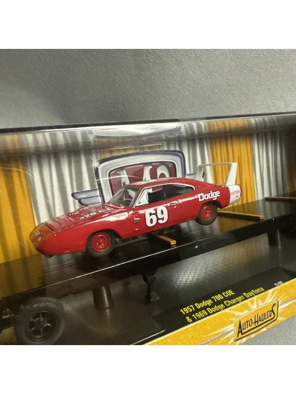 1:64 M2 Machines Auto-Haulers 1957 Dodge 700 COE & 1969 Dodge Charger Daytona